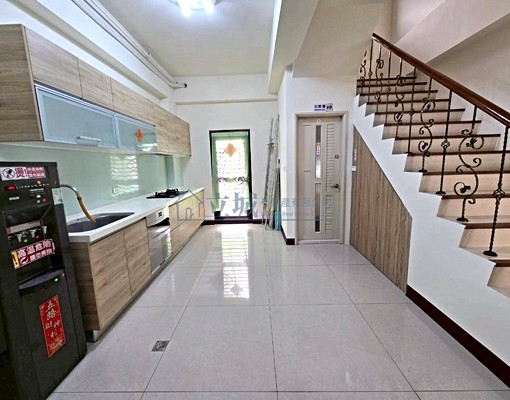 K~西大生活圈靜巷透天大六房附車位 - Image 2