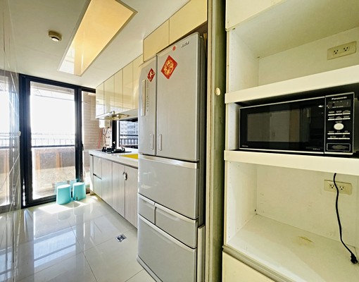 大里市中心三房含車位漂亮寬敞大客廳生活機能佳 - Image 4