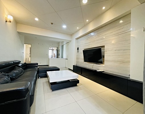 大里市中心三房含車位漂亮寬敞大客廳生活機能佳 - Image 1