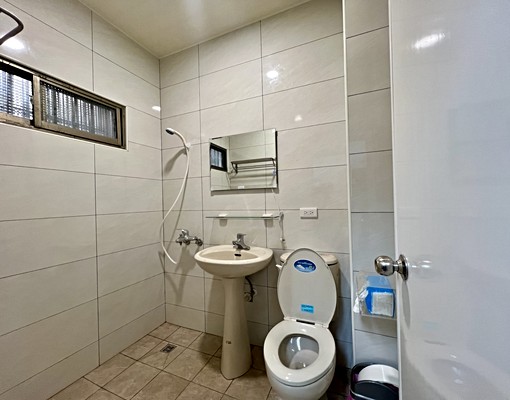 租忠貞市場透天可租補 - Image 3