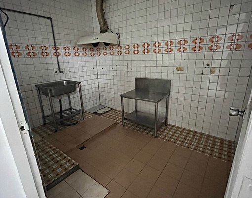 康寧街全聯社旁,公寓3樓大空間- - Image 3