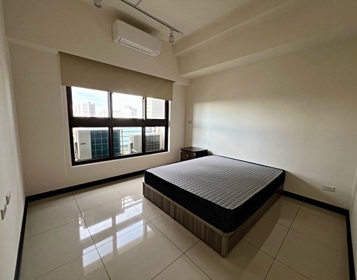 出租中路可租補三房車 - Image 3