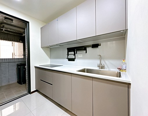 下樓lalaport⇪入門玄關⇪系統櫃正兩房可租補⇪平車位 - Image 7