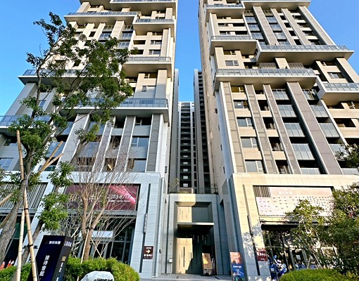 下樓lalaport⇪入門玄關⇪系統櫃正兩房可租補⇪平車位 - Image 3