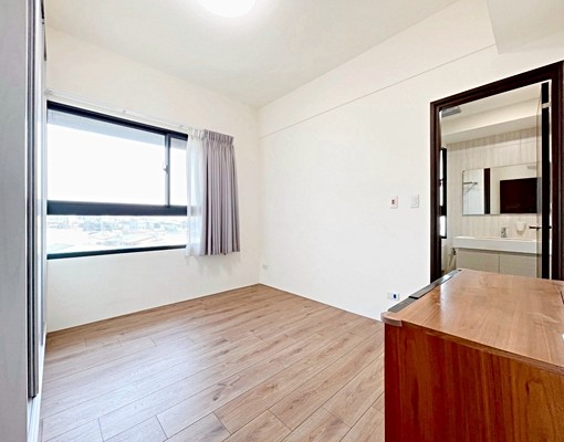 太原軍功東山💖可寵雙租補超美精裝三房含平車💖浴缸 - Image 9