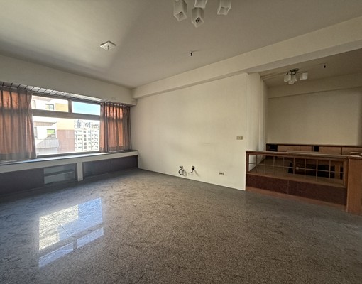 室內會在簡單整理|文心家樂福三房平車樹海戶||有平面車位可租 - Image 4