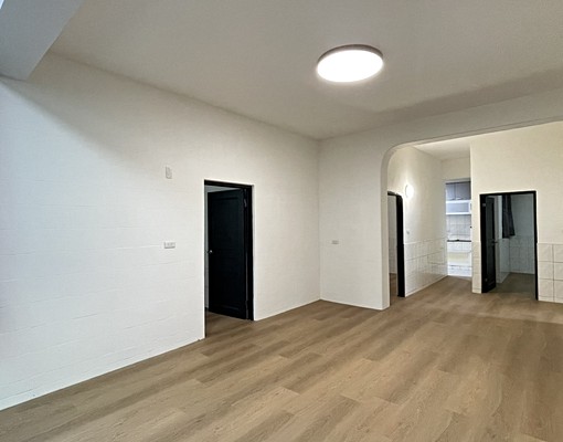 近輕軌站｜整新明亮公寓二樓｜家具寵物可談｜可租補 - Image 1