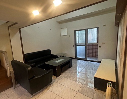 逢甲大學旁漂亮三房 - Image 1