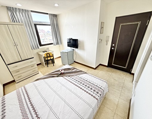 興大小資秒殺💖可租補管理員採光強🌈室內機車位 - Image 1