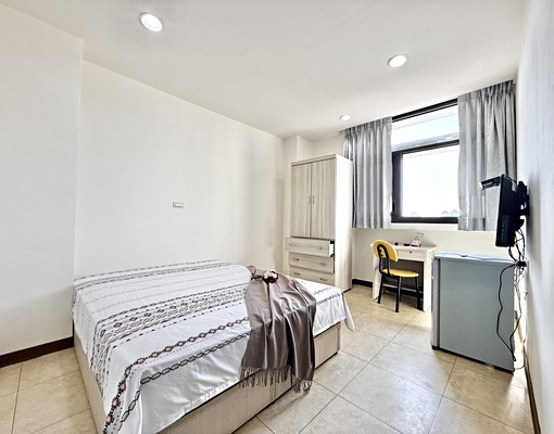 興大小資秒殺💖可租補管理員採光強🌈室內機車位 - Image 2