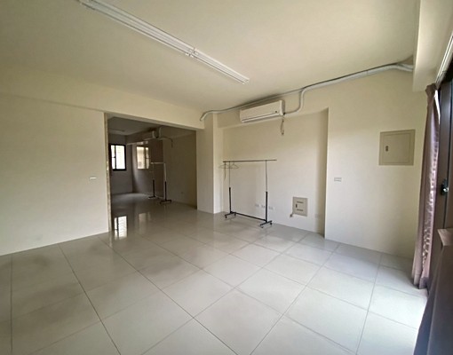 梧棲透天|有電梯|間間套房|台水台電 - Image 2