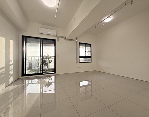 高鐵旁*鑫悅2+1房兩衛浴+平面車位(可租補) - Image 2