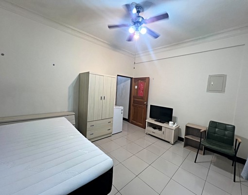 陽明高中旁路中路透天-雅房出租 - Image 1