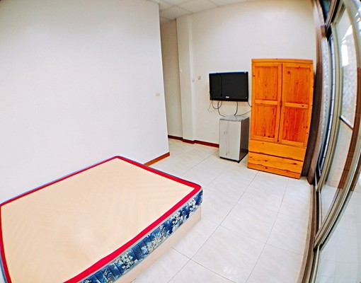 逢甲夜市❤️陽台獨洗👍可租補💰採光套房 - Image 2