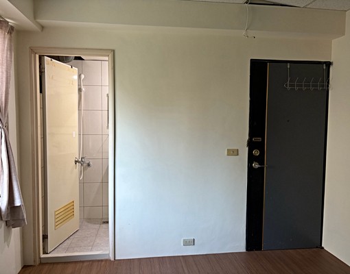 板橋裕民街電梯套房、磚牆隔間、對外窗 - Image 4