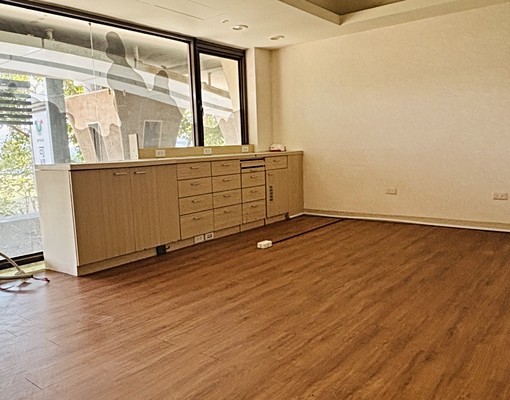 亞灣夢時代八米六面寬1+夾+平車大坪數店住 - Image 8