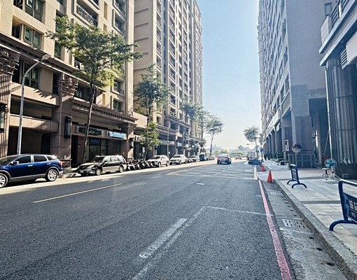 亞灣夢時代八米六面寬1+夾+平車大坪數店住 - Image 11