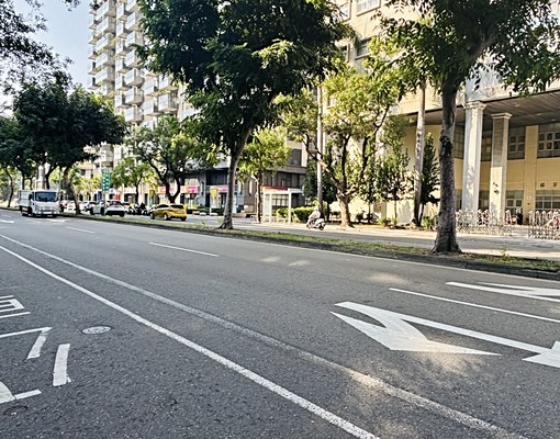 亞灣夢時代八米六面寬1+夾+平車大坪數店住 - Image 14