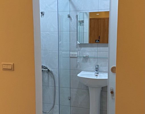 可當個人工作室,全新裝潢 - Image 5