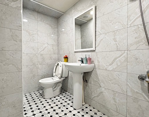 可三租補★美裝潢三房雙衛浴★電梯管理員★獨立廚房★傢俱電全配 - Image 12