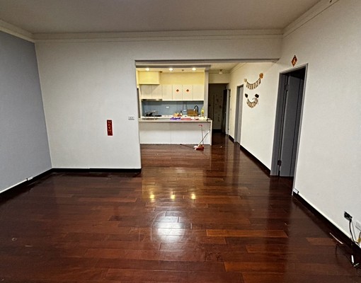 大四房有車位,可租補 - Image 1