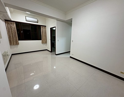 板橋🏠正兩房大空間/採光通風獨立陽台/包裹垃圾代收/台水電 - Image 2