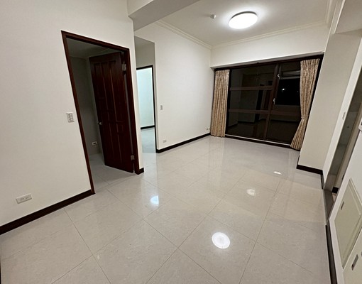 板橋🏠正兩房大空間/採光通風獨立陽台/包裹垃圾代收/台水電 - Image 3