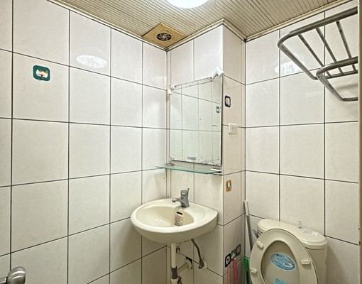 西屯路靜巷健康套房含光纖網路管理費水450電5夏6元多間可選 - Image 4