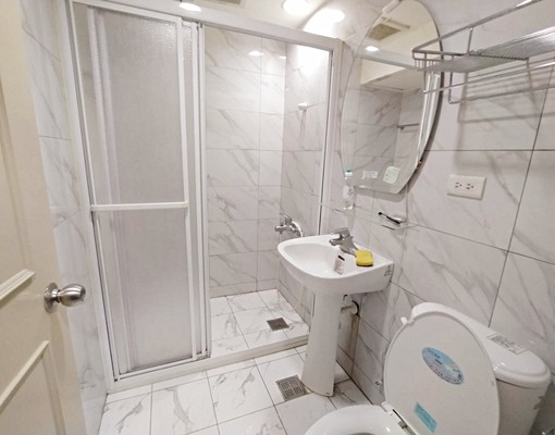 戶政商圈/學區溫馨美套房/含管費 - Image 7