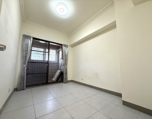 大里中興路肯德基2房車位美華廈 - Image 7