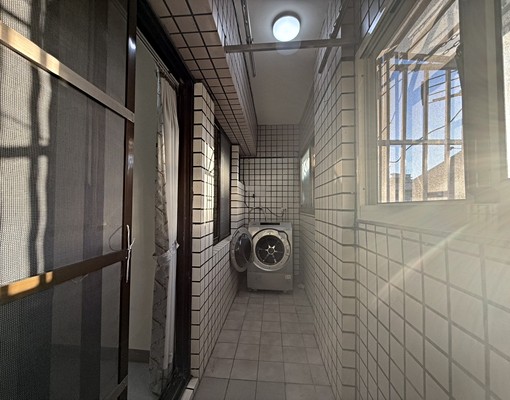 大里中興路肯德基2房車位美華廈 - Image 12