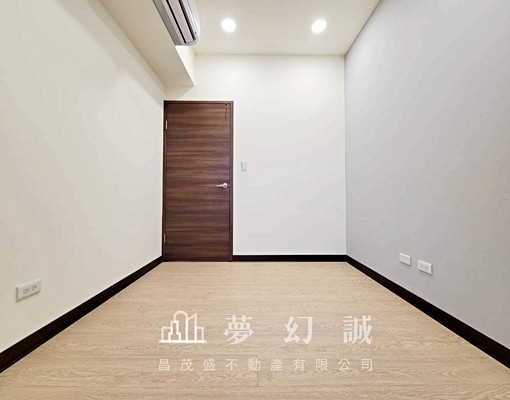 高鐵特區。全配三房平車。可租補台水電 - Image 10