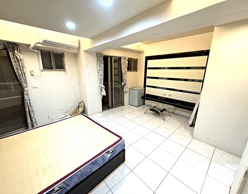 近逢甲商圈與新光遠百交通方便(台水電) - Image 2