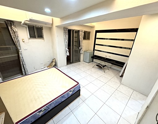 近逢甲商圈與新光遠百交通方便(台水電) - Image 3