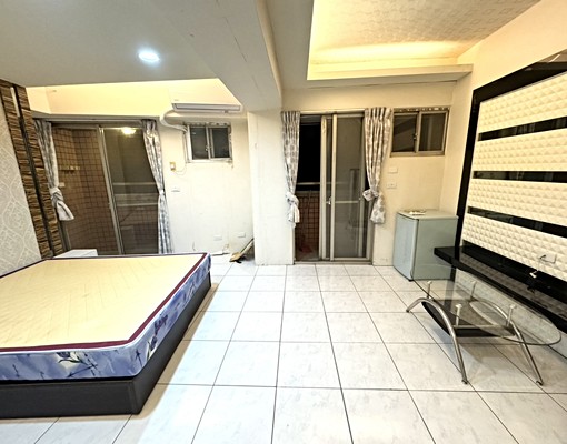 近逢甲商圈與新光遠百交通方便(台水電) - Image 6