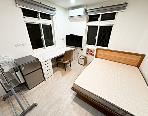 忠孝公園【超值租案】免爬高★對外窗★獨立衛浴 - Image 1