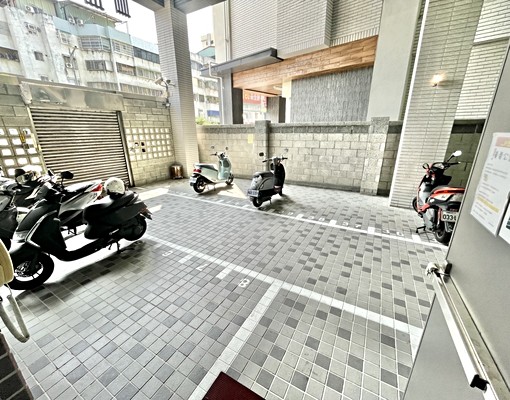 🌞近中國醫🌞可租補可貓🌞電梯陽台🌞小健身房🌞機車位 - Image 9