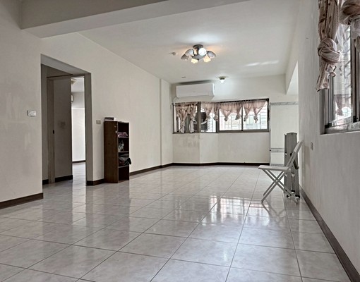 仁愛路秀峰庭電梯3房車位 - Image 1