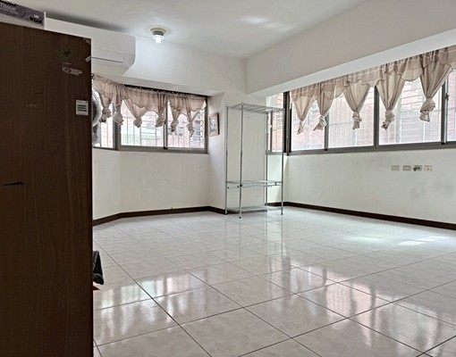 仁愛路秀峰庭電梯3房車位 - Image 2