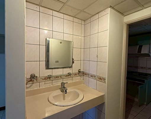 仁愛路秀峰庭電梯3房車位 - Image 8