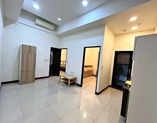 楠梓右昌商圈2房+平面車位~可租補 - Image 1