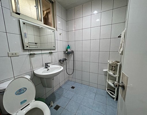 可租補下南崁單層電梯採光獨立陽台大套房 - Image 8