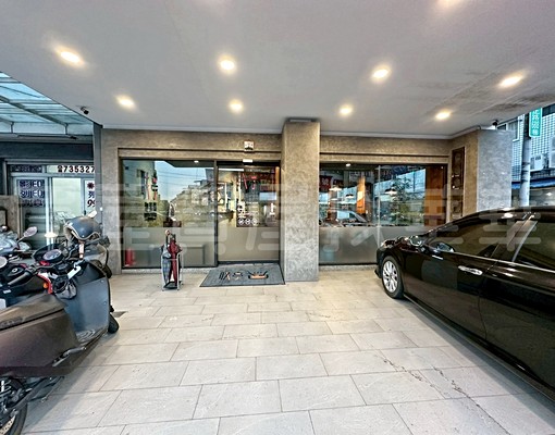 ♡「獨家出租」中正路黃金雙店面三角窗 - Image 1