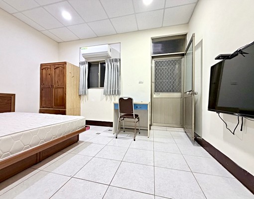 獨立陽台洗衣機套房限時降價釋出 - Image 1