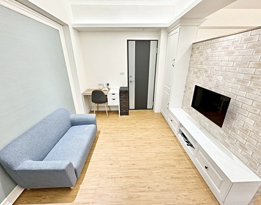 降價!!!有機車位近轉運站旁租屋設備齊全含網路!可租雙補! - Image 3