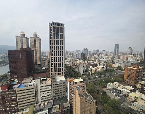 雄女、愛河旁~天河質感大套房(傢電俱齊全)~可申請租補!! - Image 10