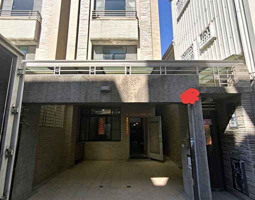 安和路五段車庫透天厝 - Image 1