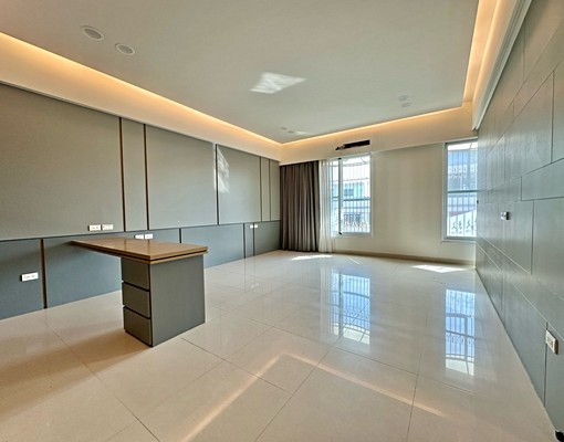 適合各科醫美診所,商店,廠辦的超大面寬電梯黃金透店 - Image 13