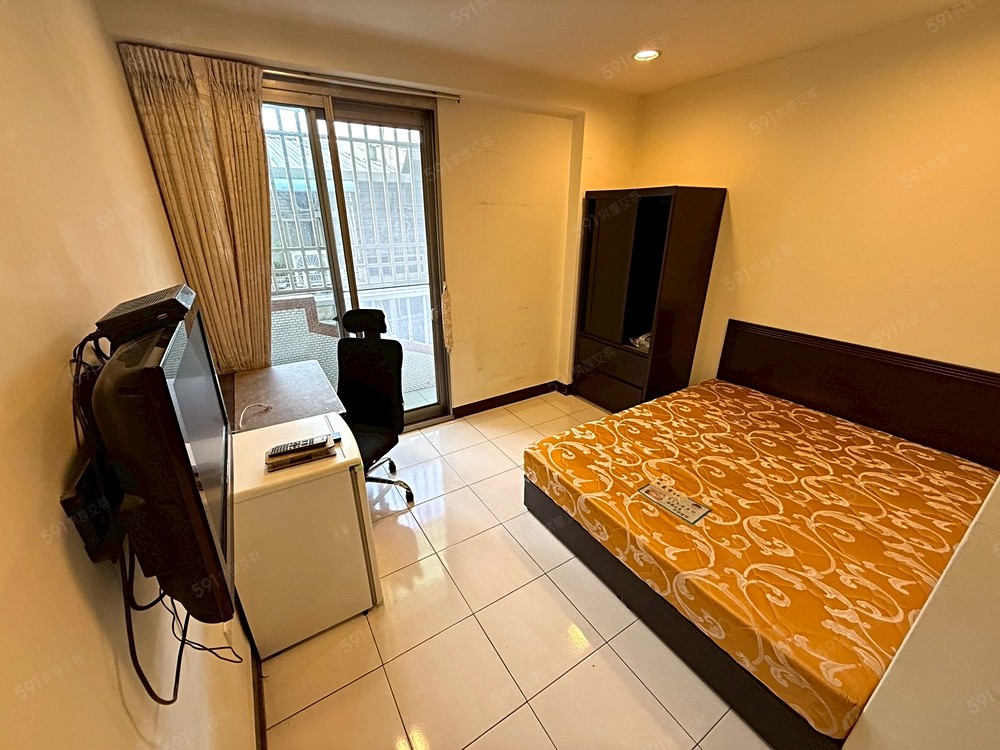 龍山寺❣陽台戶/採光通風/傢俱齊全/水泥牆/生活機能佳 - Image 1