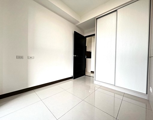 “捲捲媽咪”中路-新画峰二房車,全新裝潢未住,收納十足! - Image 8